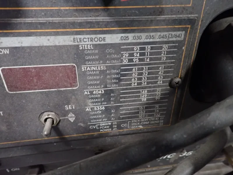 LINCOLN ELECTRIC 350 A WELDER   -  POWER MIG 350MP