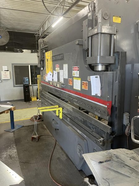 135 Ton x 12′ Cincinnati 135AF10 CNC Press Brake, 1991 – 4 Axis CNC Control, AutoCrown