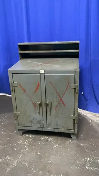 STRONG HOLD 28” X 36” / 3 SHELVES FOREMANS CABINET DESK