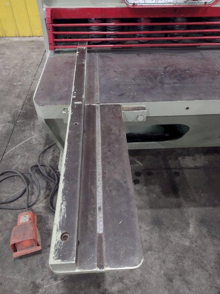 10' X 1/4" ACCURPRESS MODEL #825010 LP ACCURSHEAR HYDRAULIC SHEAR: YOBRO #24451