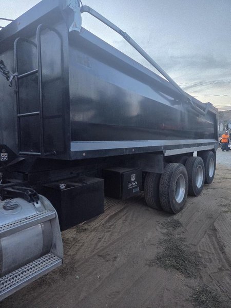 Peterbilt 579 Supertag TRI-AXLE Dump Truck, 2016