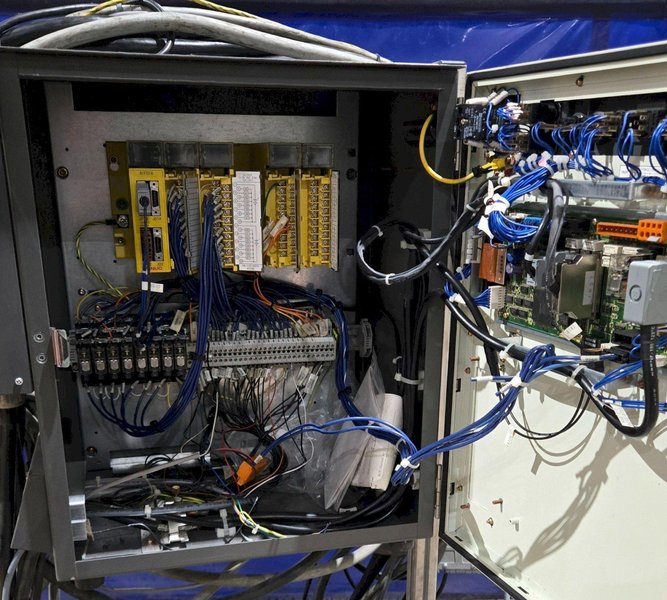 FANUC M-16i ROBOT ARM AND RJ-3 CONTROLLER W/ PENDANT USED 1999