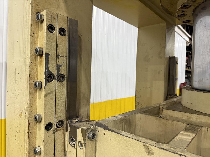 660 TON SUTHERLAND MODEL #HD1 HYDRAULIC 4 POST GUIDED RAM PRESS 15&quot; STROKE: YOBRO #24088