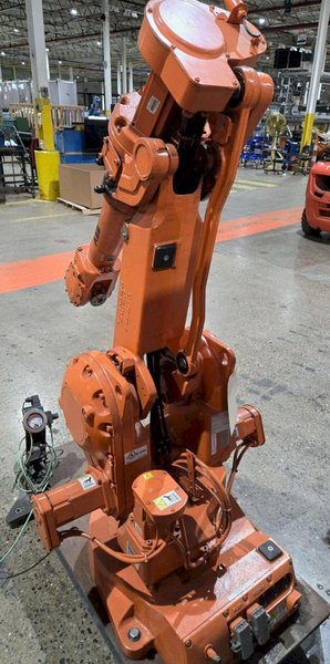 ABB IRB 2400 M2004 / IRC5 M2004 MASTER AND SLAVE DUAL ROBOT ARM SYSTEM USED