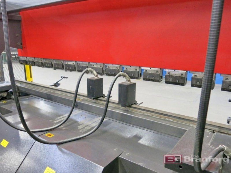 110 TON AMADA HYDRAULIC UP-ACTING PRESS BRAKE MODEL FBD-1030NT