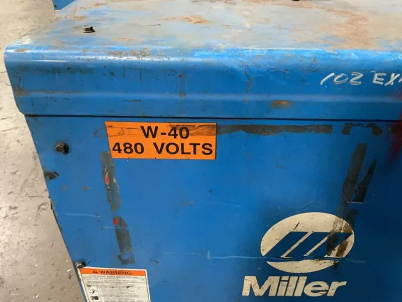 MILLER 300 AMPS WELDER  -  DELTAWELD 302
