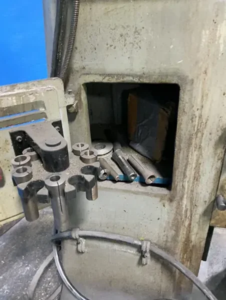 COMET 9” X 42” VERTICAL MILL