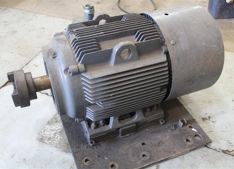 100 HP VECTOR DRIVE MOTOR WITH DRIVE:  STOCK #62942