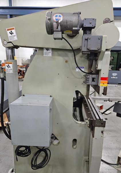 1997 Accurpress 710010 Hydraulic Press Brake (#5902)