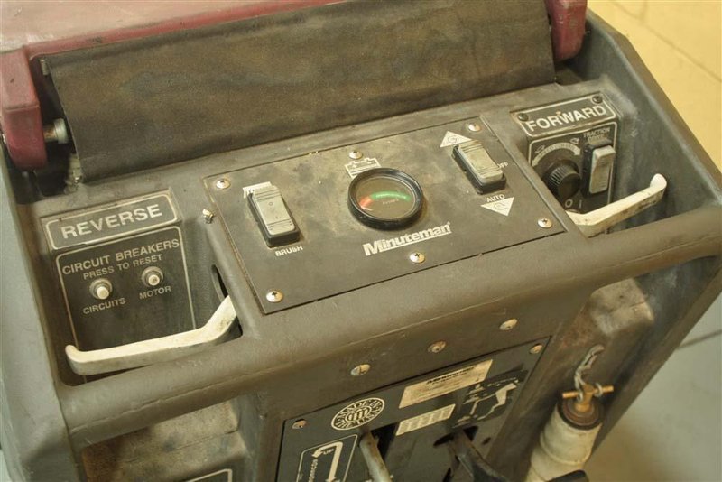 MINUTEMAN POWERBOSS 26 FLOOR SCRUBBER: 56238