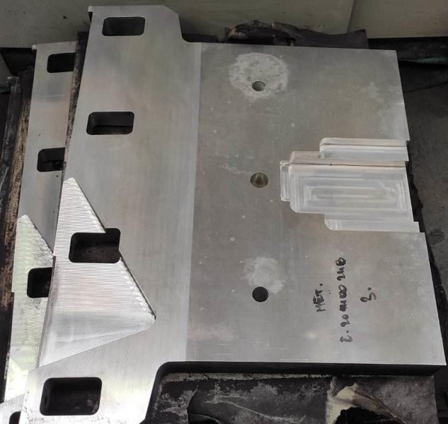 BULTMANN MODEL BWRPM 80-7 TWO ROLL STRAIGHTENING MACHINE WITH 2 72.5kw DIRVE MOTORS,
STOCK # 14494