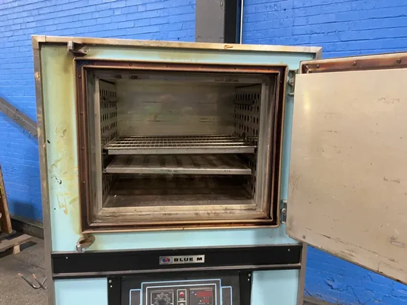 BLUE M 650 DEG. F OVEN  -  P0M7-256C-3