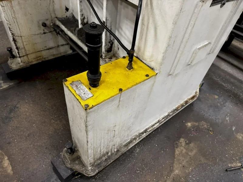 40 TON L&amp;J STRAIGHT SIDE PRESS: YOBRO #23910