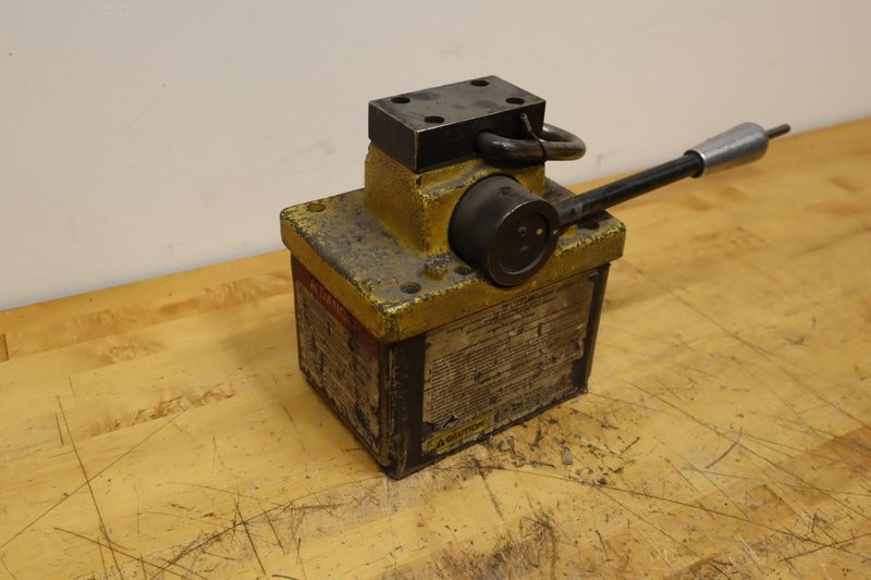 OS Walker CM-1 Toter Permanent Lift Magnet 1000 LB Capacity Pivoting Lifting Lug- Auction Item