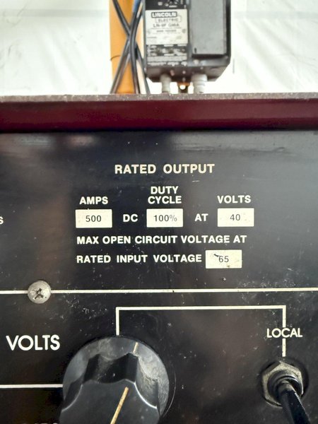 LINCOLN IDEALARC PULSE POWER 500 WELDER W/ BOOM AND LINCOLN LN-9F WIRE FEEDER. STOCK #0627922.