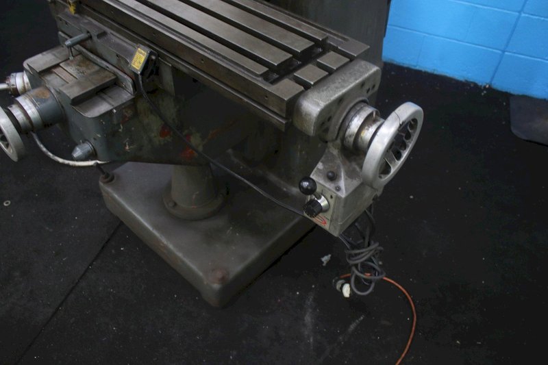 1-1/2 HP EXCELLO RAM TYPE VERTICAL MILL: STOCK #75094