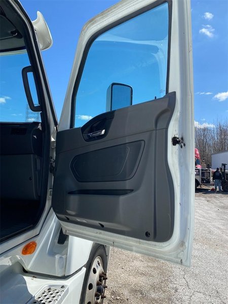 2023 International LT62F 3HSDZAPR2PN493299