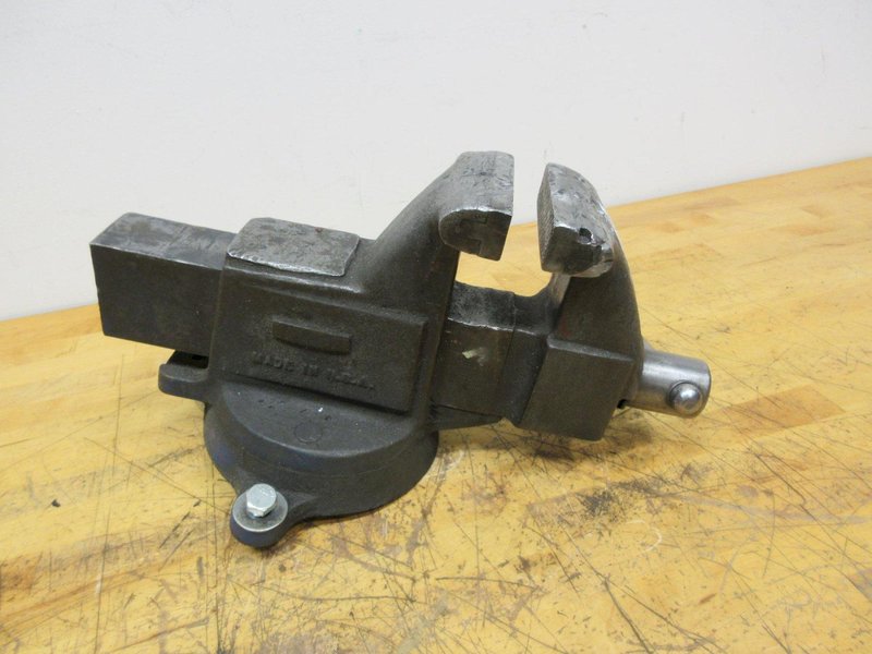 Columbian 4" Heavy Duty Swiveling Bench Vise- Auction Item
