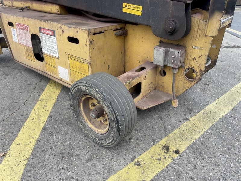 GROVE MODEL #SM3160E SCISSOR LIFT: STOCK #74952