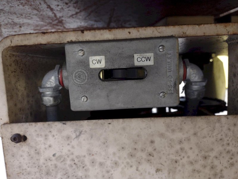 5,500 LBS X 48" AWC (ACCRA-WIRE CONTROLS) MODEL #F-200AF HORIZONTAL PALLET TYPE POWERED DE-COILER: STOCK #19258