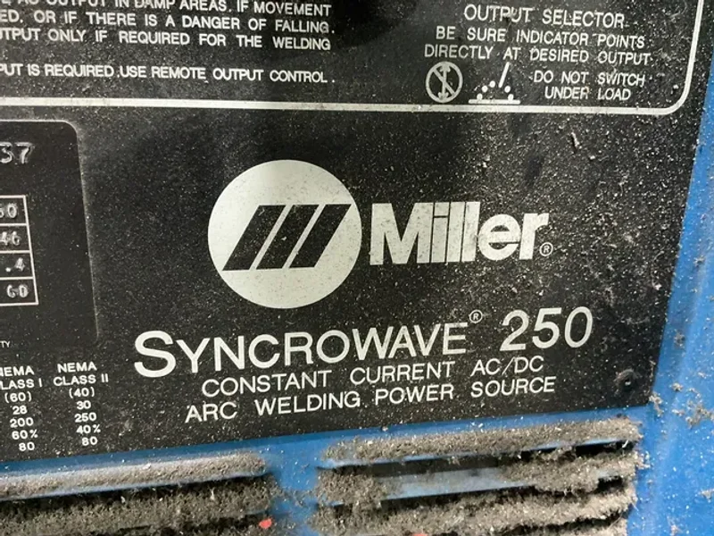 MILLER 250 A WELDER  -  SYNCROWAVE 250