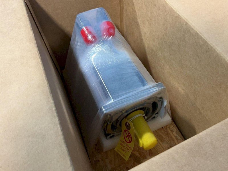 ALLEN BRADLEY ROTARY SERVO MOTOR  -  MPL-A4540C-SJ72AA