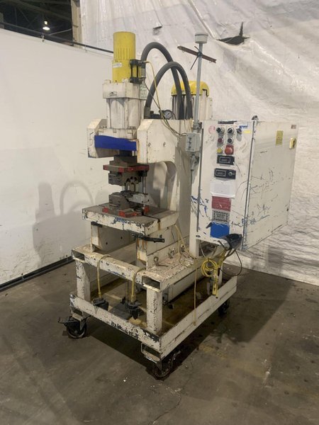 MANCHESTER 7.5 HP VERTICAL CRIMPER W/ DIES. STOCK # 1271723.