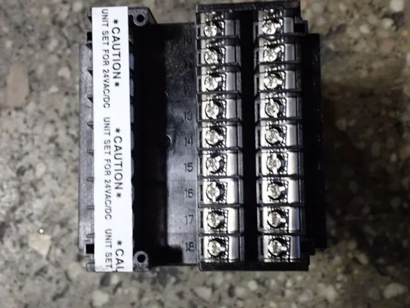 HONEYWELL DIGITAL CONTROLLER  -  UDC3200 / DC3201-CE-100R-210-10000-00-0
