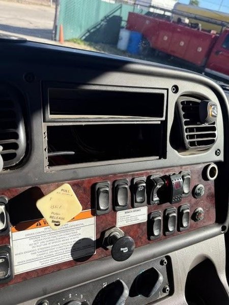 Freightliner M2 Rollback Tow Truck, 2018 – Vulcan 21.5’ Carrier, Auto Hauler