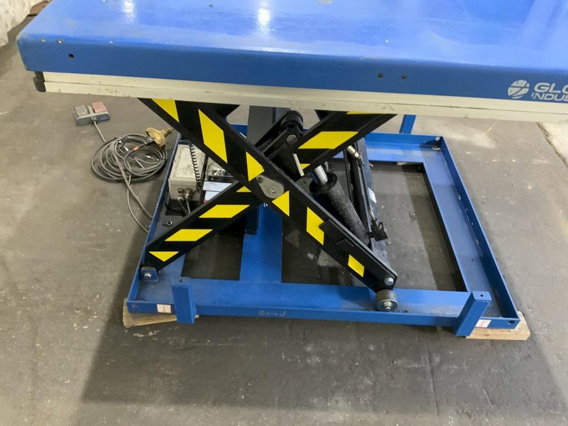 3300 LB GLOBAL INDSUTRIAL HYDRAULIC SCISSOR LIFT TABLE : STOCK #81179