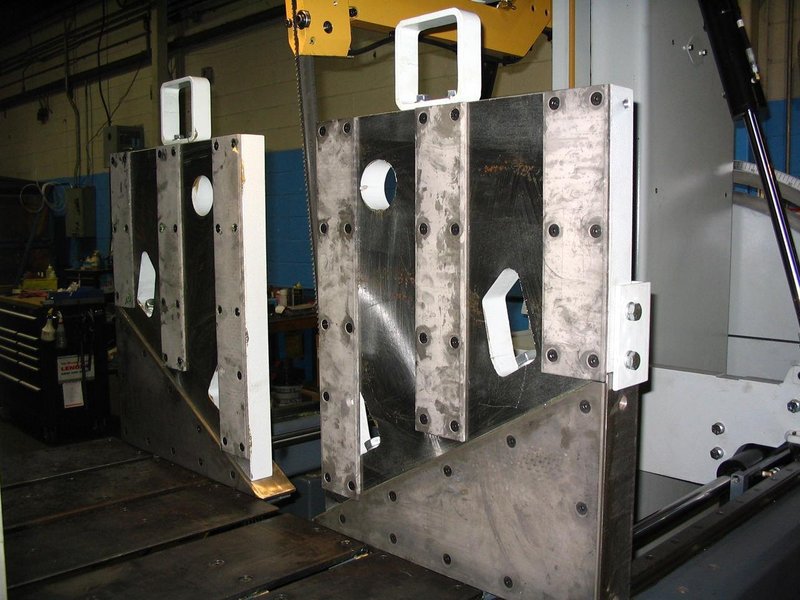 NEW - 30"H x 25"W HYD-MECH V-25 SEMI-AUTOMATIC VERTICAL TILT FRAME BAND SAW