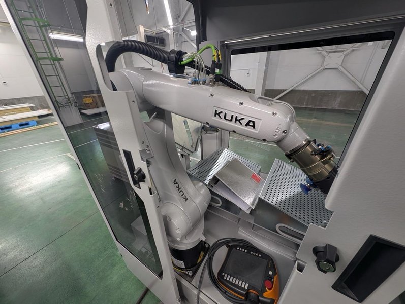 44 Ton x 3.5′ Bystronic Xpert 40/1030 CNC Hydraulic Press Brake, 2019 – w/ KUKA KR10R1100 Robot, 6 Axis Backgauge