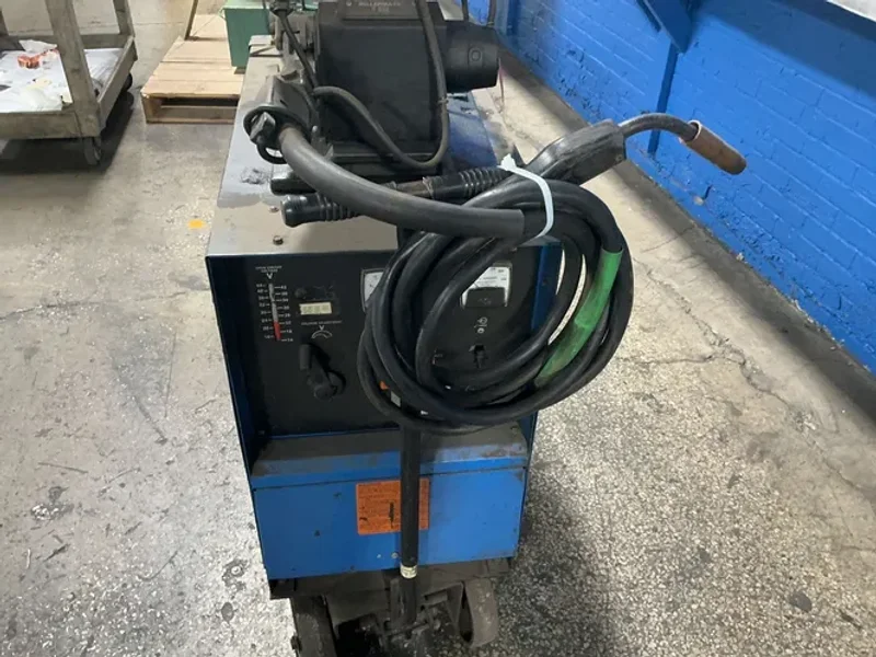 Miller 300 Amps Welder W/feeder - Cp-300