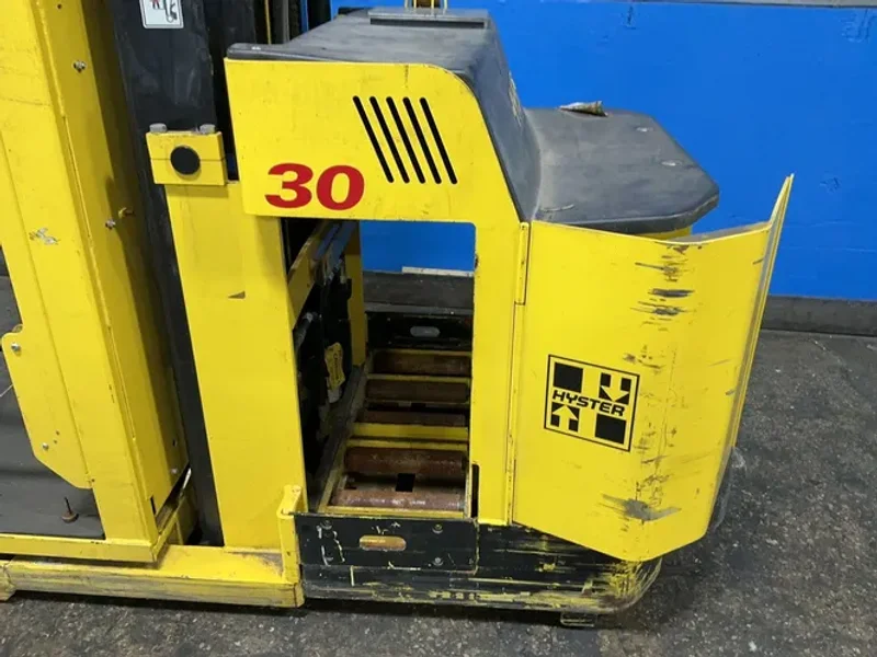 HYSTER 3000 LBS ORDER PICKER  -  R30XM3