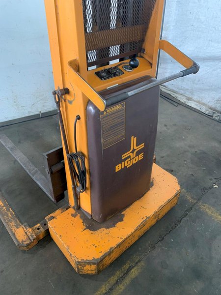1,500 LB BIG JOE 1518-T-12 ELECTRIC LIFT. STOCK # 0873824