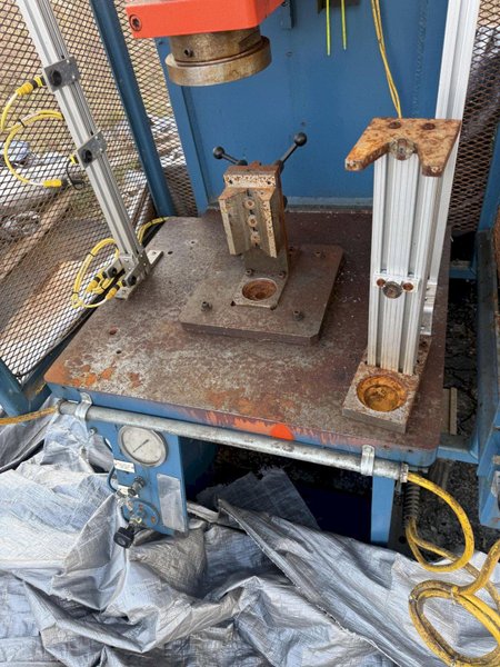 50-TON P&amp;H OGF-50 HYDRAULIC C-FRAME PRESS. STOCK #1112425