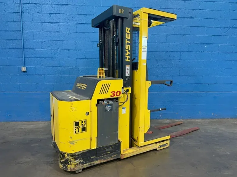 HYSTER 3000 LBS ORDER PICKER  -  R30XM3