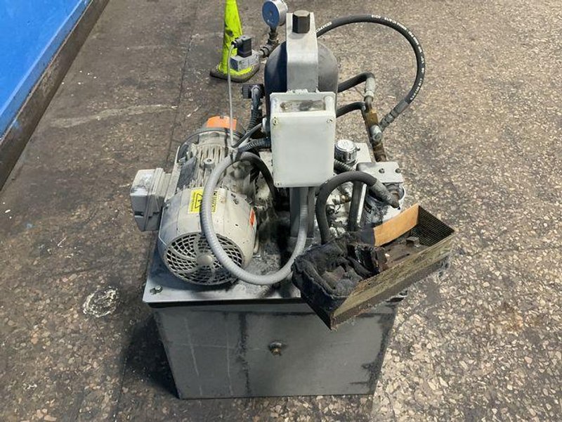 Parker 4786 Psi, -54º - 150º C, 3.8 L Hydraulic Accumulator - Ba01b3t01p2