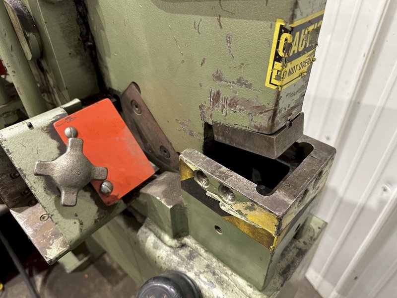 40 TON METAL MUNCHER HYRAULIC IRONWORKER: STOCK #77878