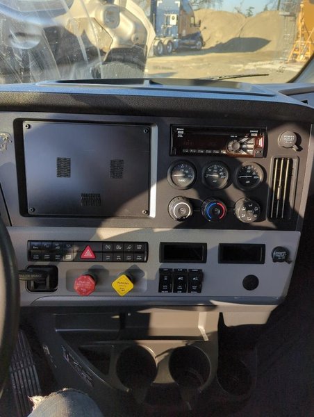 2019 Freightliner Cascadia 126 3AKJHHDR8KSKD2117