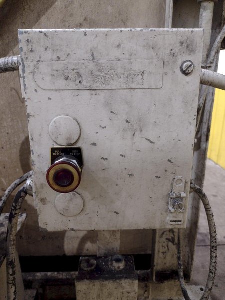 33" 39" x 51"  HYDRAULIC CELL BIN PARTS DUMPER: YOBRO #25026