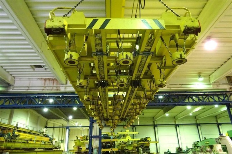 Fimec crane with magnetic plate hoist - 15 ton x 12 500 mm