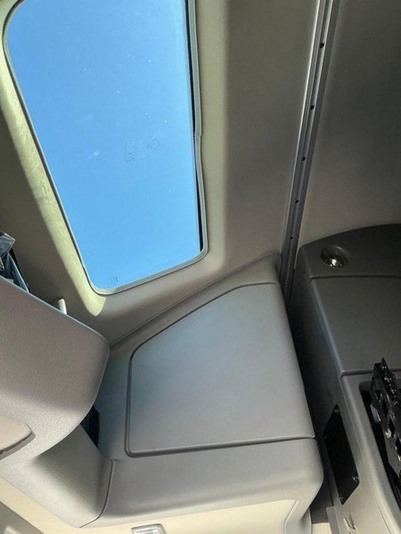 2022 Volvo Trucks VNL 64T860 Sleeper – D13, I-Shift, 6×4,