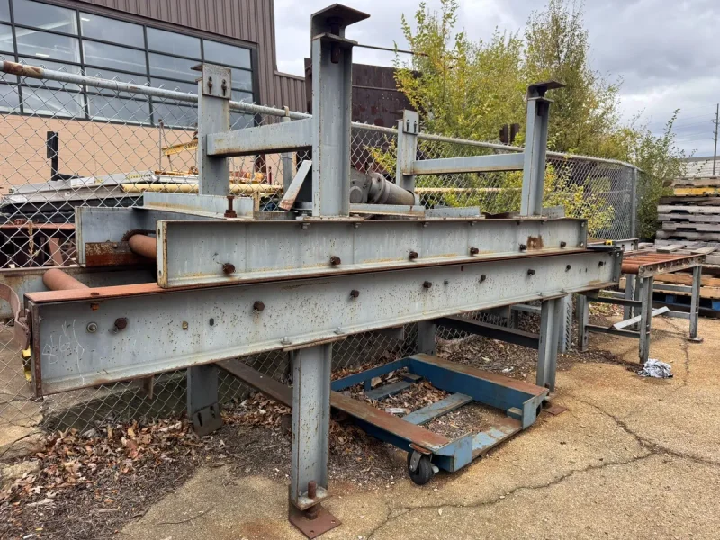 30'  OF HEAVY DUTY POWERED CHAIN DRIVEN ROLLER CONVEYOR 33" WIDE