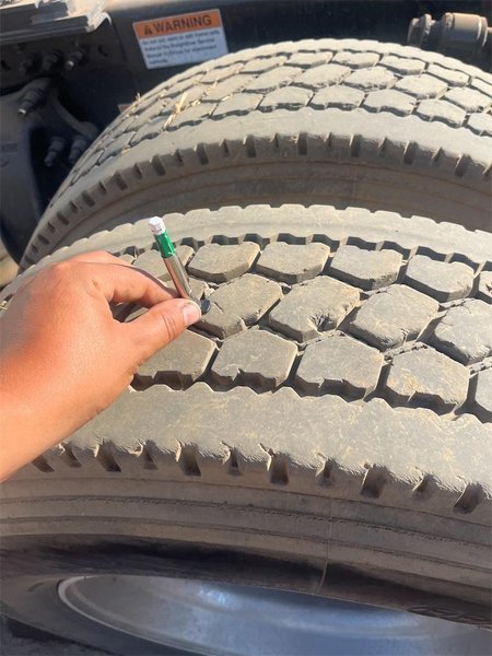 2020 Freightliner CA126SLP - Cascadia  3AKJHHDR2LSLR4945