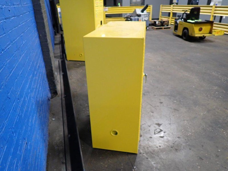 JUSTRITE 30 GAL FLAMMABLE LIQUID STORAGE CABINET