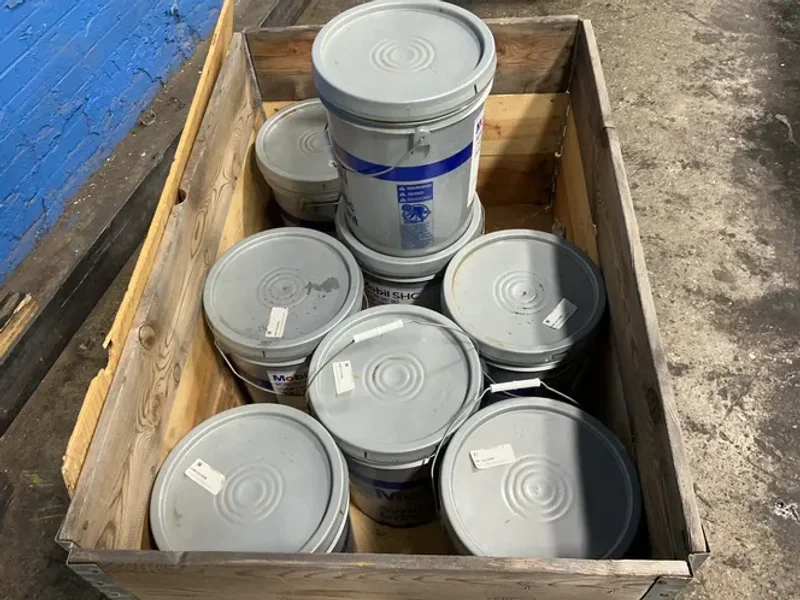 Mobile 35.2lbs Synthetic Grease - Shc 007