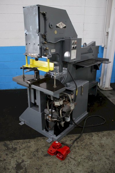 70 TON DAVIS HYDRAULIC IRONWORKER: STOCK #74830