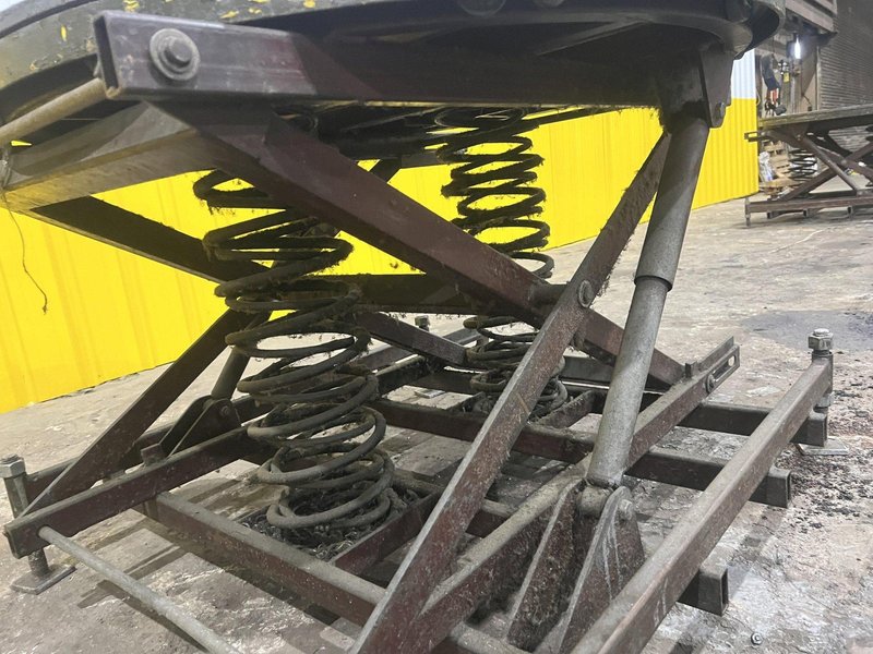 43" X 43" X 34" MECHANICAL SPRING LIFT TABLE: STOCK #20135