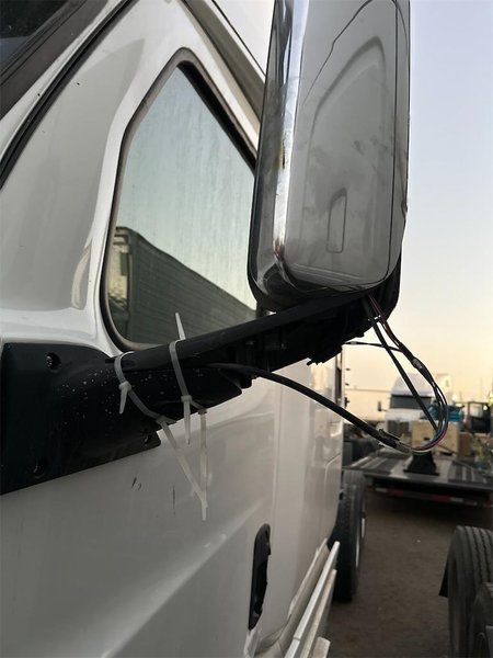 2019 Freightliner Cascadia 1FUJHHDR5KLKM7237